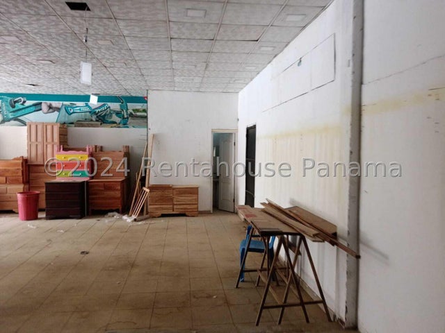 Prime Commercial Space in La Villa de Los Santos